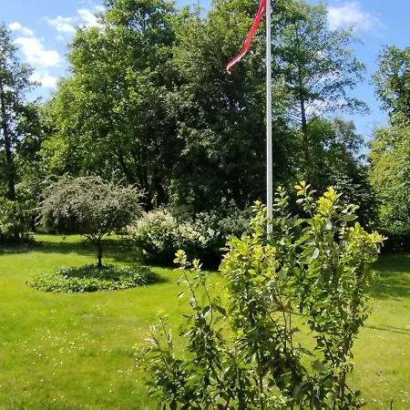 度假居 Forfatterhuset Pris For 2 Personer Inkl Morgenkomplet Og Adgang Til 6 Svommehaller *